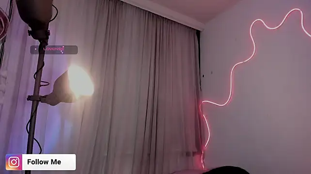 Sara_Foxx1 stripchat live cam model