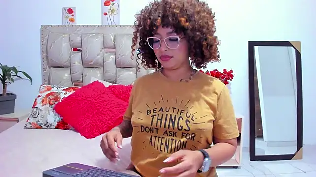 MadelaineJones stripchat live cam model
