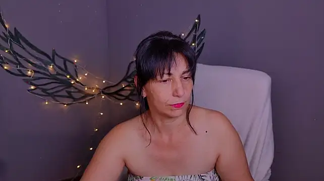 LiluGrants stripchat live cam model