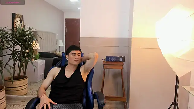 roan_birkin stripchat live cam model
