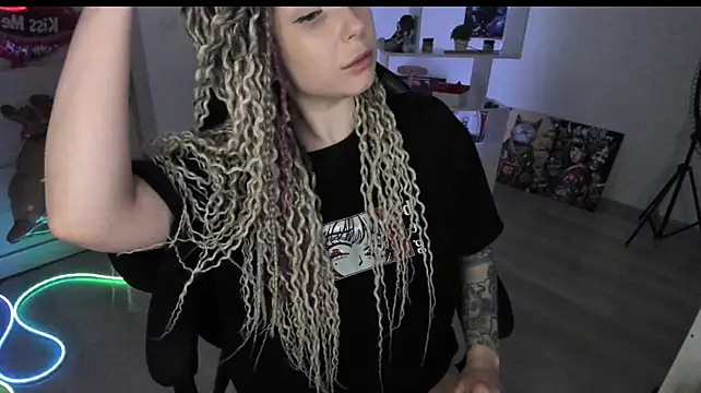 HoneySallyMoore stripchat live cam model