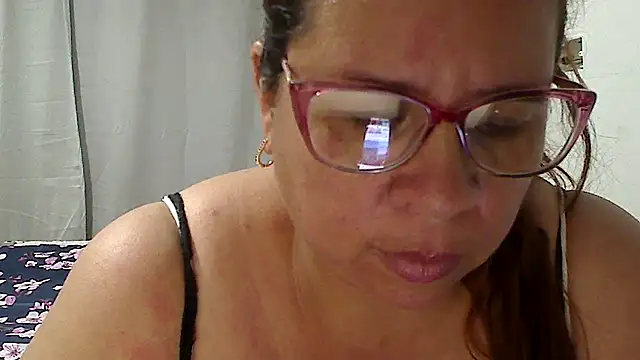 luciana69hot stripchat live cam model