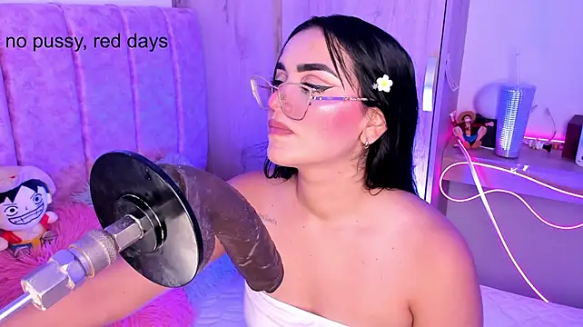 laana_foxx stripchat live cam model
