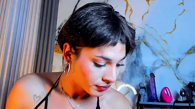 mlucreciasucker303av stripchat live cam model