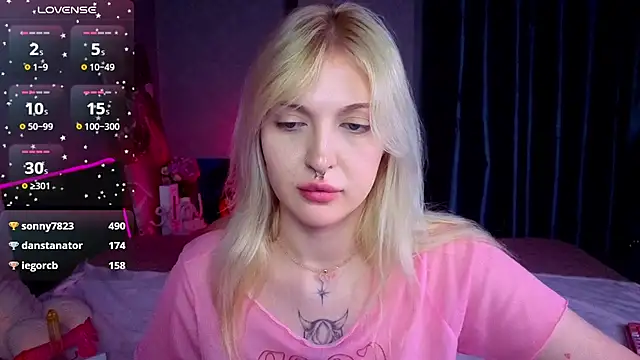 BlondieSummer stripchat live cam model
