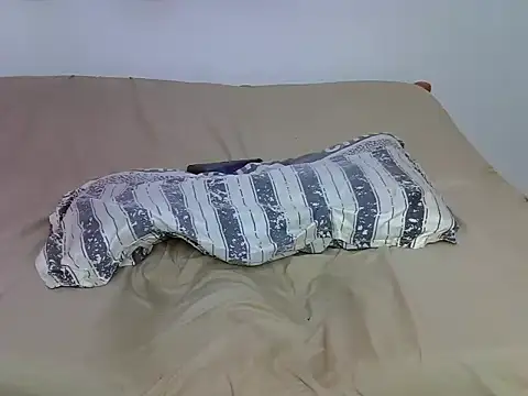 Prettybaddie01 stripchat live cam model