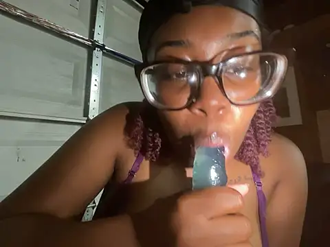 bighettobooty stripchat live cam model