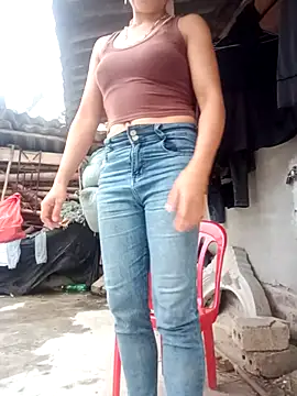 Bella-lynlyn stripchat live cam model