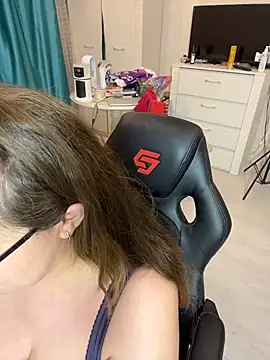 DienkaGreen stripchat live cam model