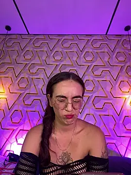 MelanyyJhonson15 stripchat live cam model