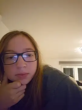 Freaky-Doll stripchat live cam model