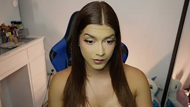 tay_ler3 stripchat live cam model