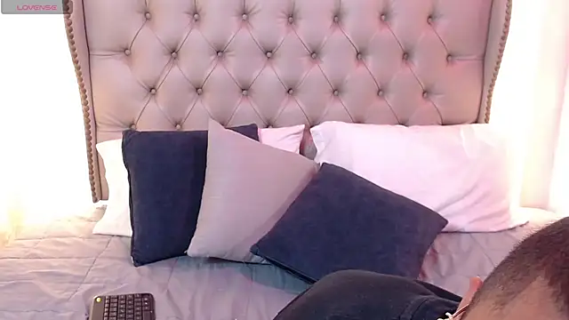 Liiamthompson stripchat live cam model