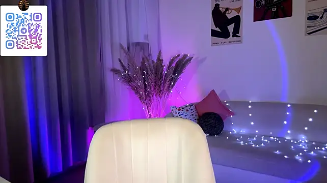 LinaMour stripchat live cam model