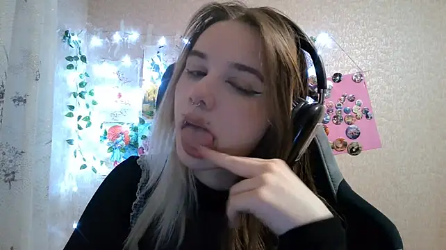 MilaTyan stripchat live cam model