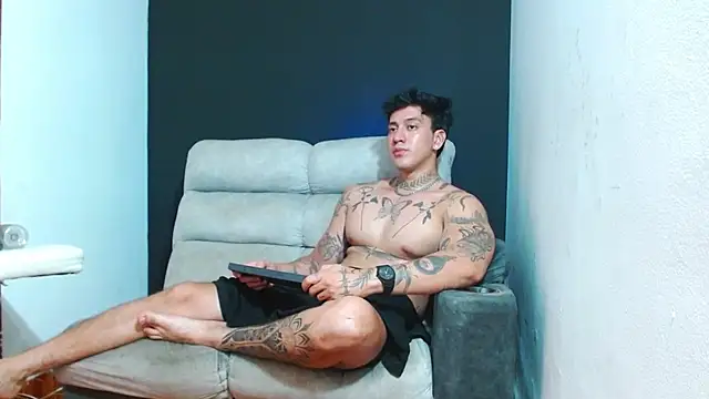JUSTIN_FULLER1 stripchat live cam model