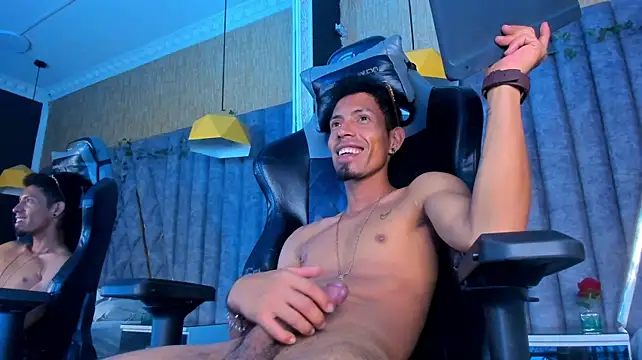 NoaahTylor stripchat live cam model