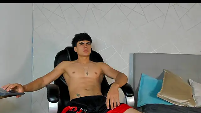 Toji_ferrer stripchat live cam model