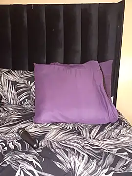 Nicollet2 stripchat live cam model
