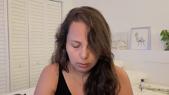 bellag825 stripchat live cam model