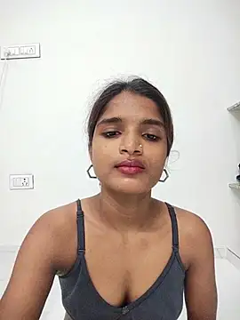 Honey-000 stripchat live cam model