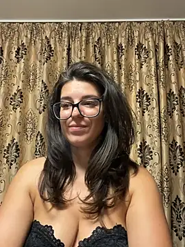 NadiraNoor stripchat live cam model