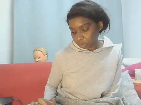 Sexxybella27 stripchat live cam model