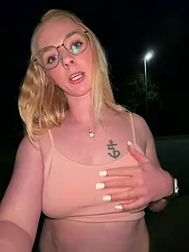 LinaLeana stripchat live cam model