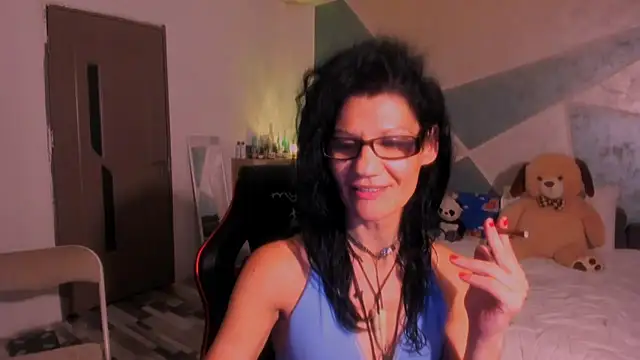 SweetSin40 stripchat live cam model