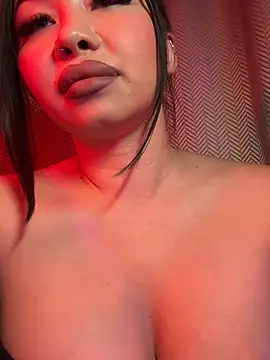 LaaadyDaaamn stripchat live cam model