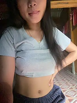 Emmi_cute9x stripchat live cam model