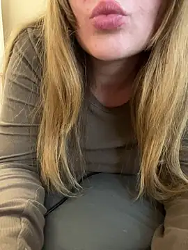 cuddlygff stripchat live cam model