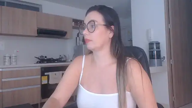 LovePaula stripchat live cam model