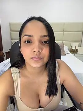 Chloelarsons stripchat live cam model