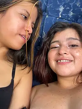 Viluuu-24 stripchat live cam model