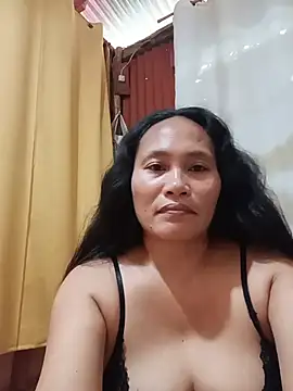 Queenslay stripchat live cam model