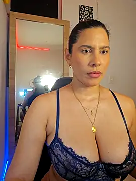 hellensexy stripchat live cam model