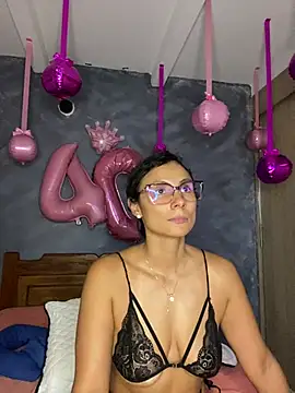 MafeeRoss stripchat live cam model