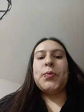 Ary- stripchat live cam model
