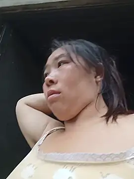 quynhkoolbae stripchat live cam model