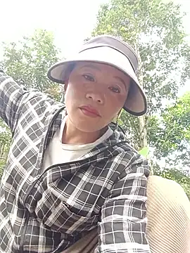 Jooj- stripchat live cam model