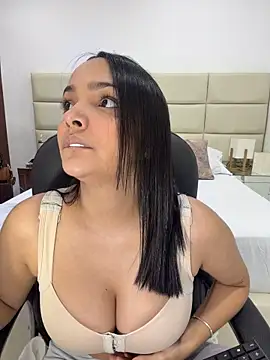 Chloelarsons stripchat live cam model