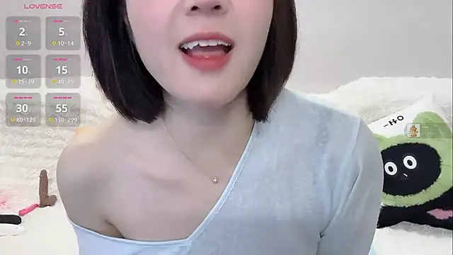 Lucy-8 stripchat live cam model