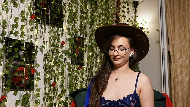 NaughtYHomemadE stripchat live cam model