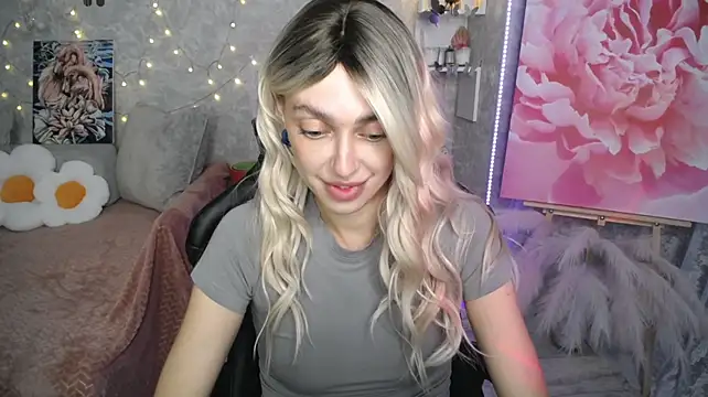 NickyAdamidi stripchat live cam model