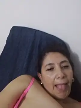 cachonda69- stripchat live cam model