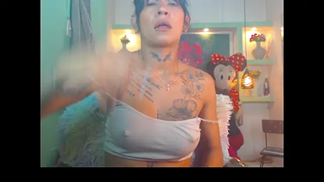 lorenapinto stripchat live cam model