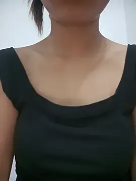 One_mores stripchat live cam model