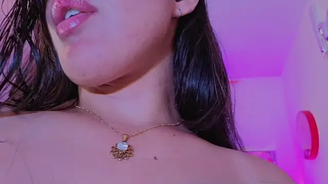 naharasoller stripchat live cam model