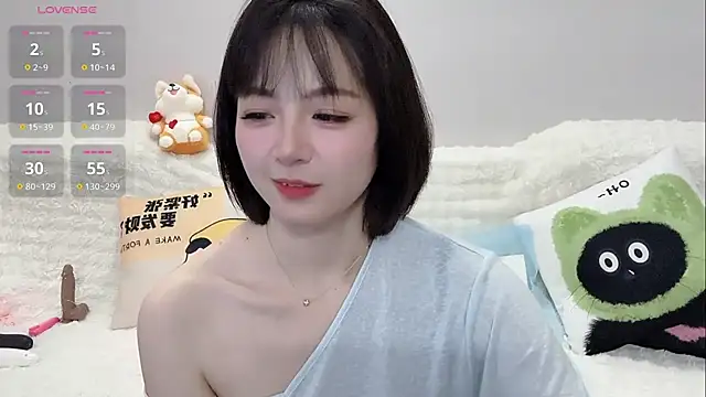 Lucy-8 stripchat live cam model